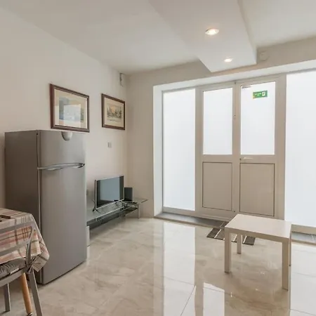 Studio In St Pauls Bay-hosted By Sweetstay