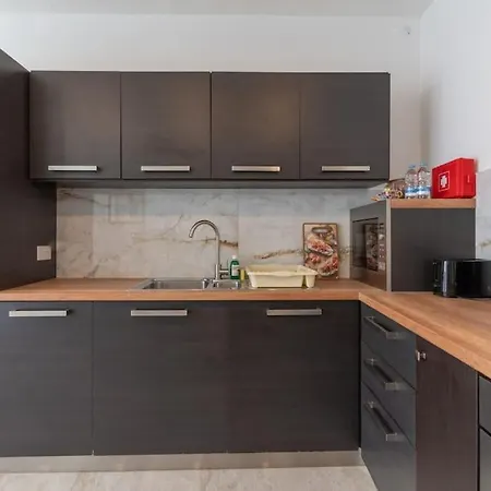 Studio In St Pauls Bay-hosted By Sweetstay *