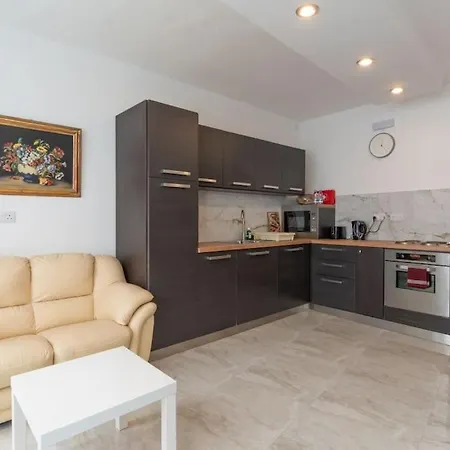 Studio In St Pauls Bay-hosted By Sweetstay *
